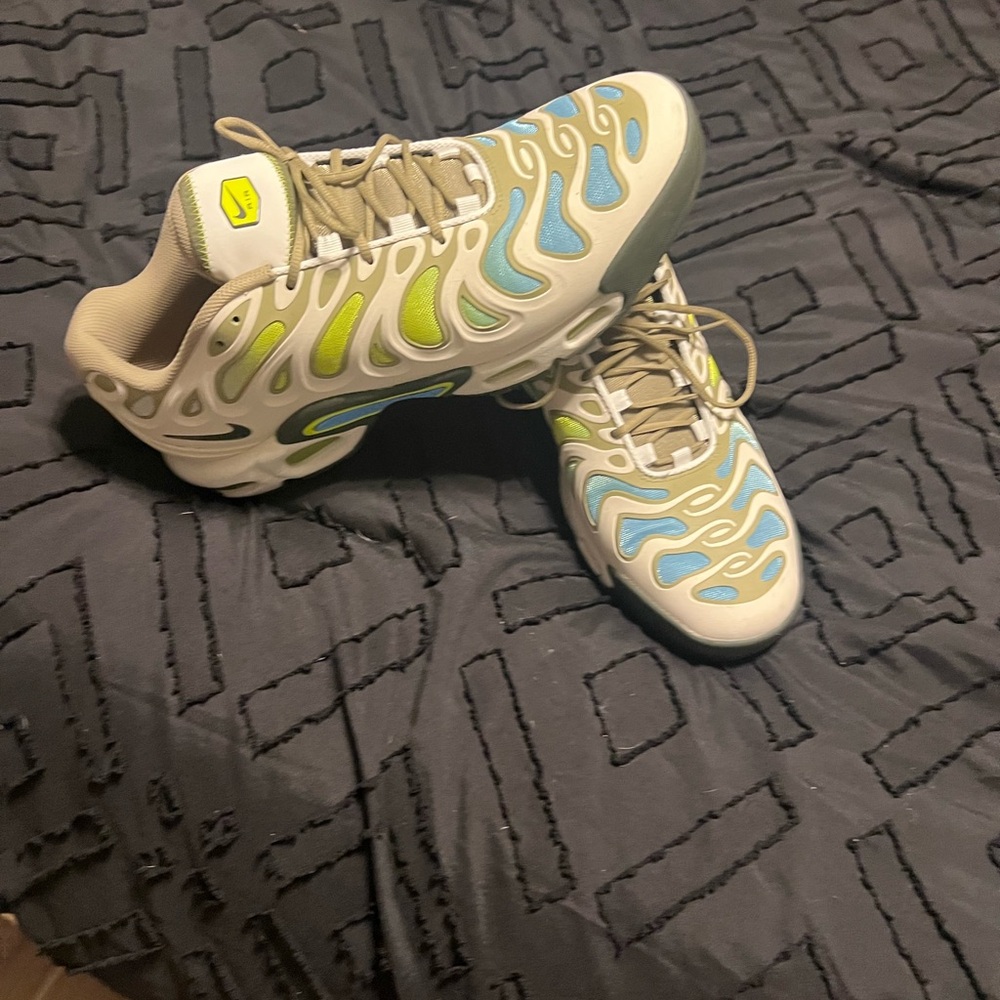 Nike Air Max Plus in Tan, Blue, and White - Picture 2 of 3